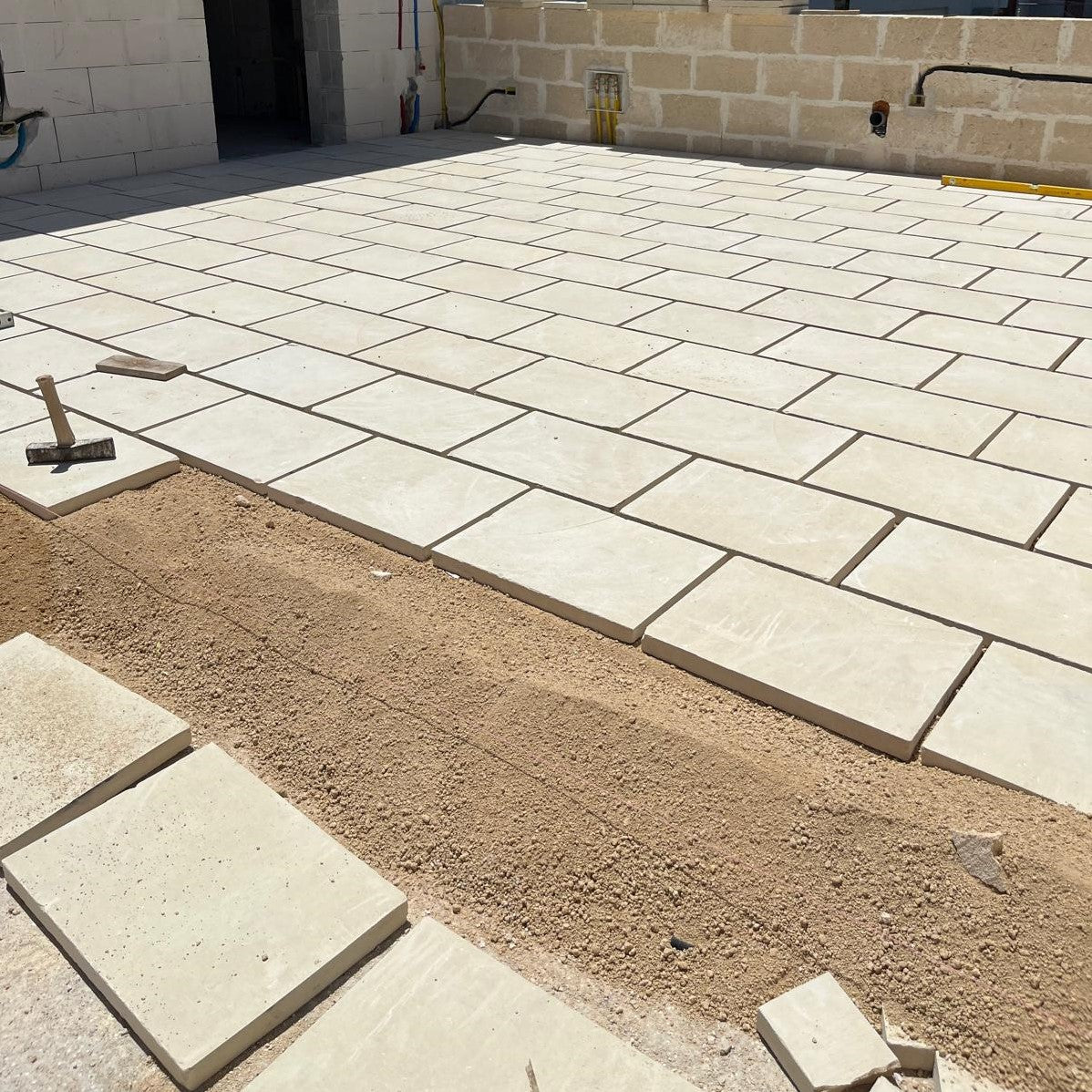 Pietra Leccese Grezza 4 cm – Chianca in Pietra Naturale per Pavimenti e Arredo