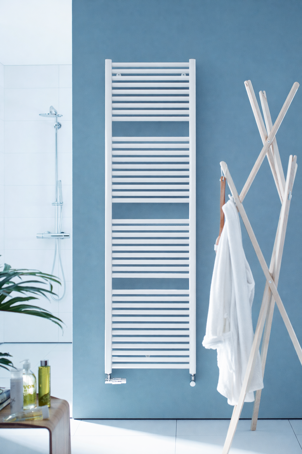 ZEHNDER Toga - Radiatore Idronico Verticale 1436x600 mm - Colore Bianco Lucido RAL 9016